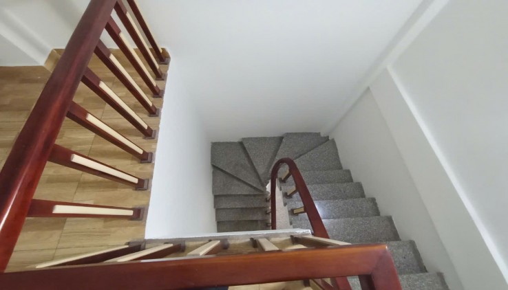 BÁN NHÀ RIÊNG NGÕ 296 LĨNH NAM, 33M2, 5 TẦNG, MT 3.6M, SỔ VUÔNG NỞ HẬU, FULL ĐỒ VỀ Ở NGAY.